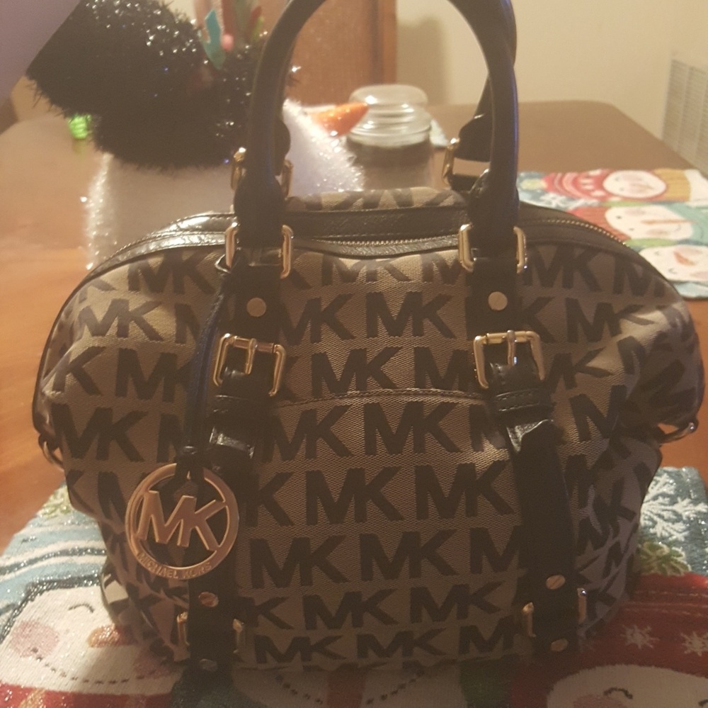 Michael Kors bag and wallet - Picture 6 of 8